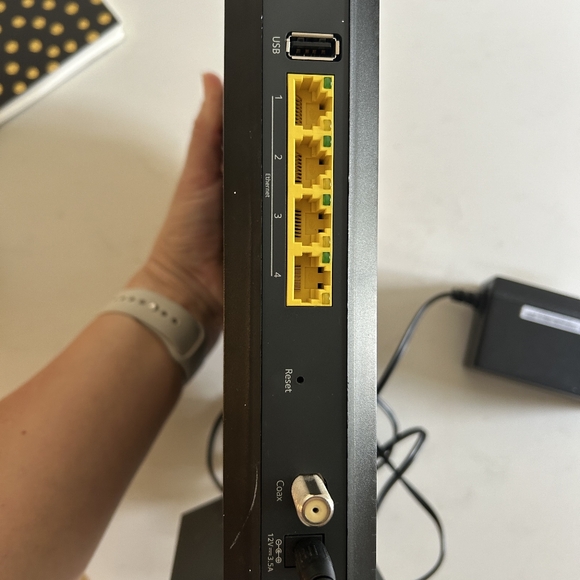 Nighthawk AC1900 Router DOCSIS 3.0 Cable Modem - Picture 3 of 5